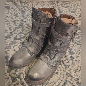 Freebird Raine Boots, Stone Size 7